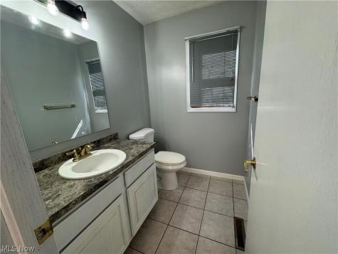 242 Ravenshollow Drive Cuyahoga Falls OH 44223
