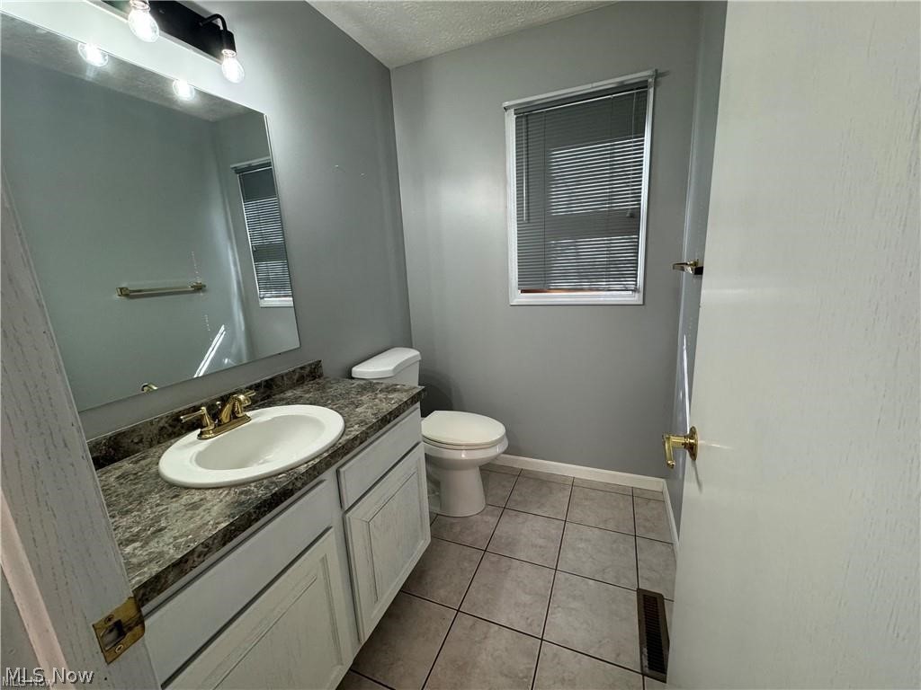 242 Ravenshollow Drive Cuyahoga Falls OH 44223