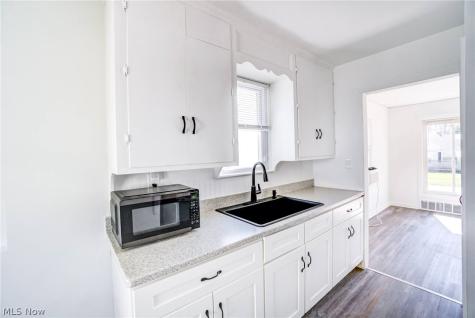 541 Helper Drive Bedford OH 44146