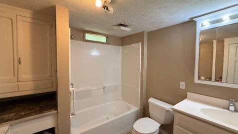 629 Portage Lakes Drive Akron OH 44319