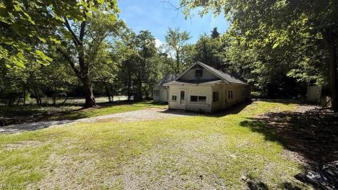 629 Portage Lakes Drive Akron OH 44319
