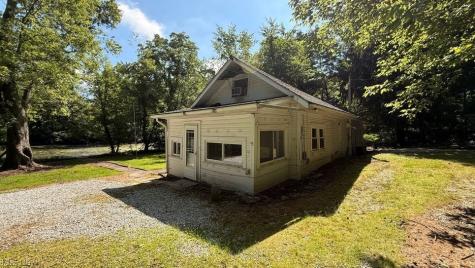 629 Portage Lakes Drive Akron OH 44319