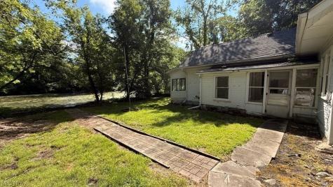 629 Portage Lakes Drive Akron OH 44319