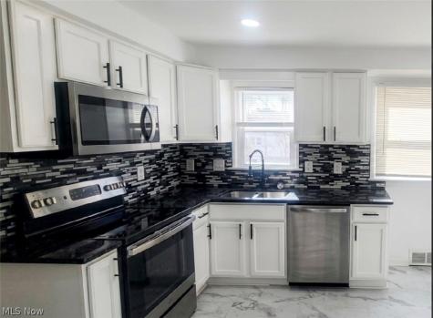 23718 Cedar Road Beachwood OH 44122