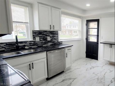23718 Cedar Road Beachwood OH 44122