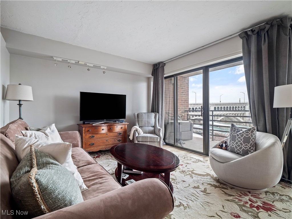 1444 W 10th Cleveland OH 44113