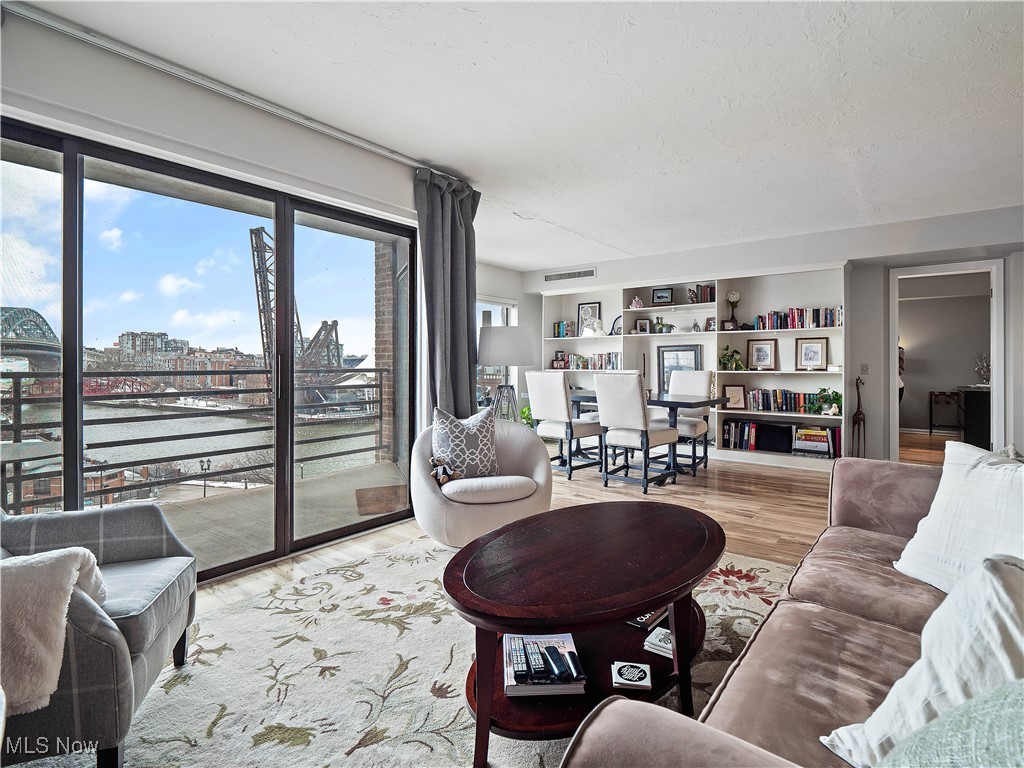 1444 W 10th Cleveland OH 44113