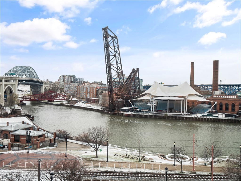 1444 W 10th Cleveland OH 44113