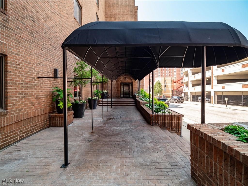 1444 W 10th Cleveland OH 44113