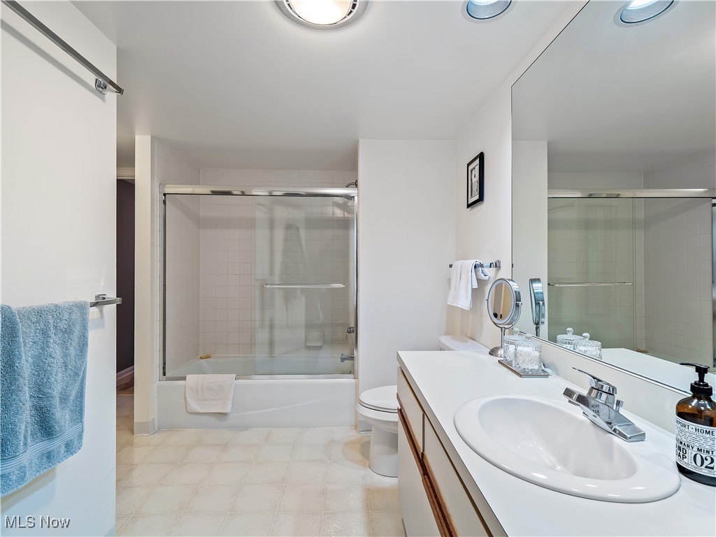 1444 W 10th Cleveland OH 44113