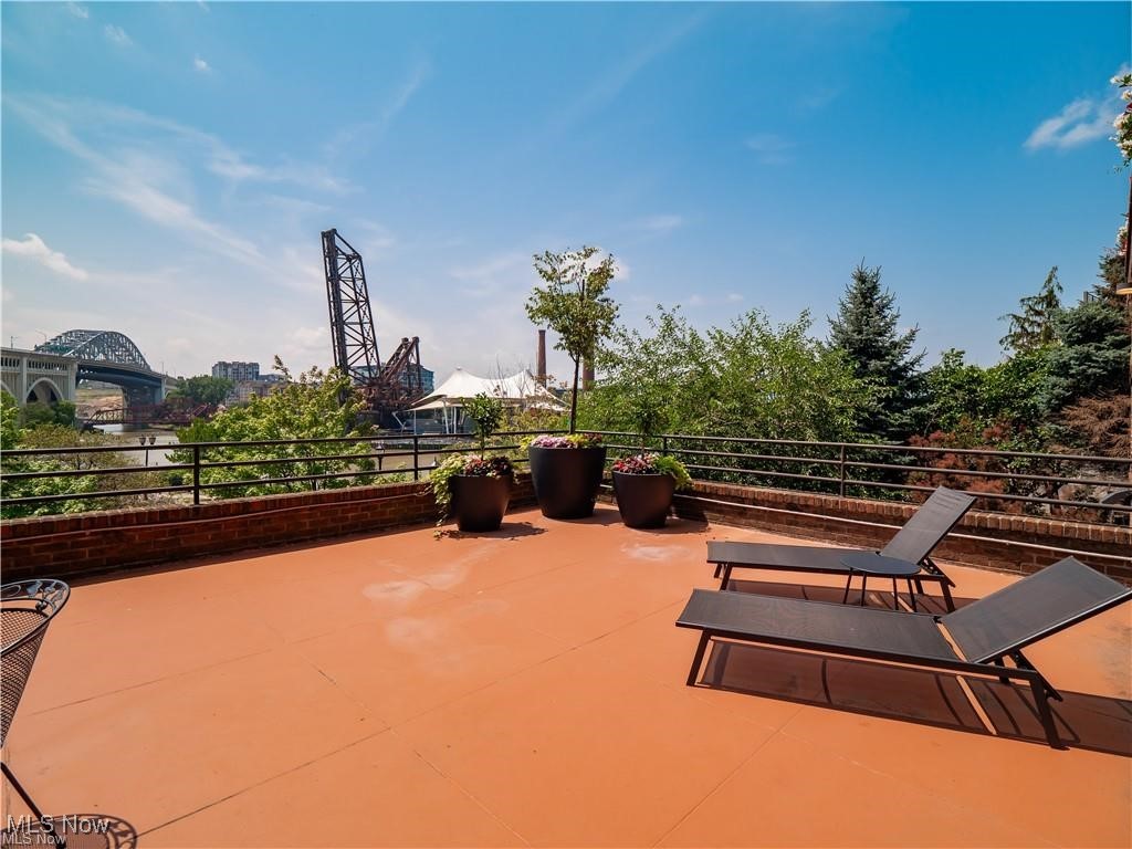 1444 W 10th Cleveland OH 44113