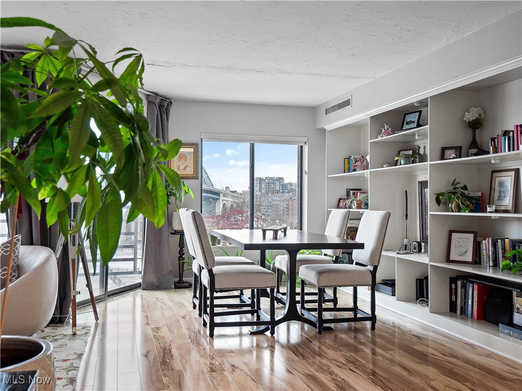 1444 W 10th Cleveland OH 44113