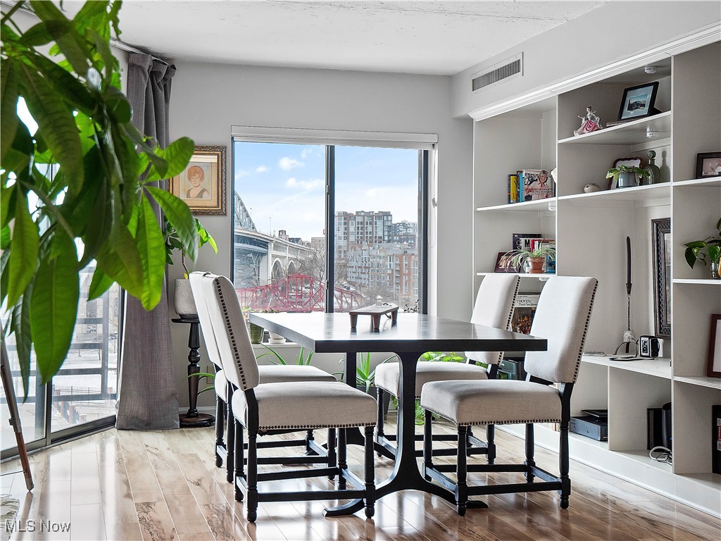 1444 W 10th Cleveland OH 44113