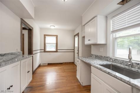 912 Cambridge Road Cleveland Heights OH 44121