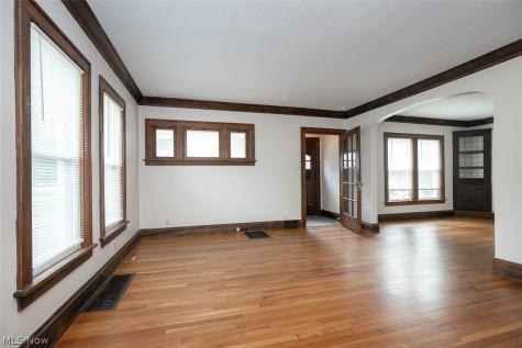 912 Cambridge Road Cleveland Heights OH 44121