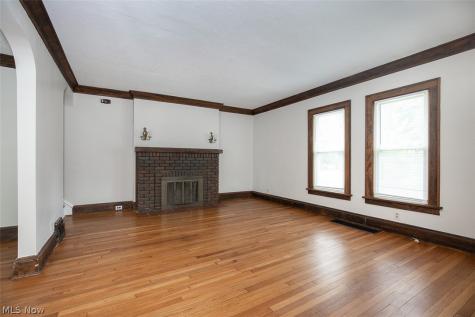 912 Cambridge Road Cleveland Heights OH 44121