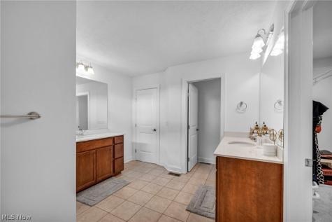 172 Harvester Drive Copley OH 44321
