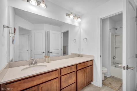 172 Harvester Drive Copley OH 44321
