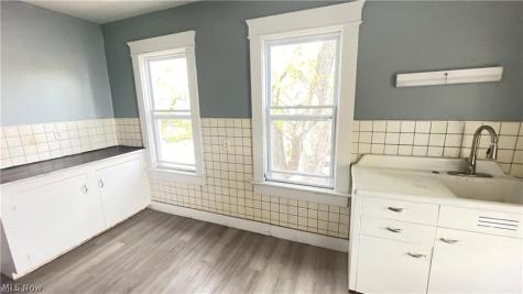 4322 Bush Avenue Cleveland OH 44109