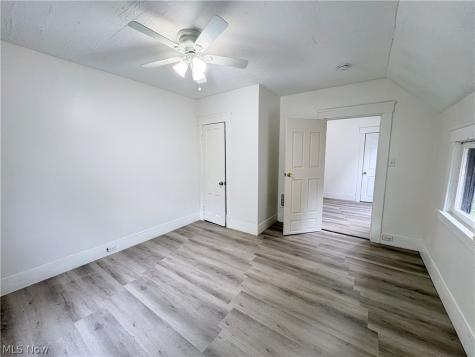 3233 W 94th Street Cleveland OH 44102