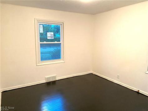 718 Shelley Berea OH 44017