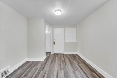 10518 Parkhurst Drive Cleveland OH 44111