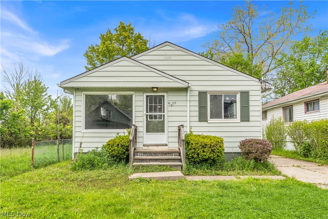 16605 Glenpark Avenue Cleveland OH 44128