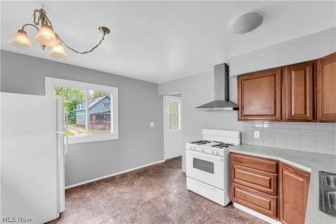 16605 Glenpark Avenue Cleveland OH 44128