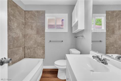 16605 Glenpark Avenue Cleveland OH 44128