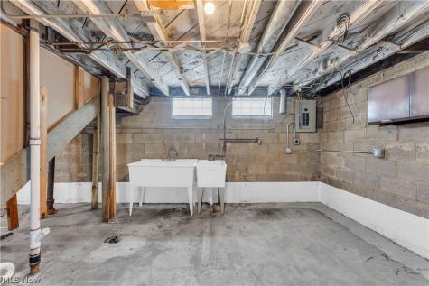 16605 Glenpark Avenue Cleveland OH 44128