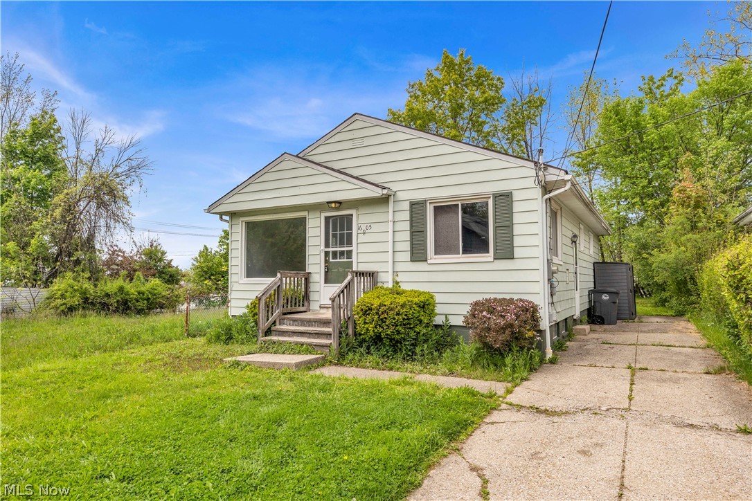 16605 Glenpark Avenue Cleveland OH 44128