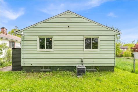 16605 Glenpark Avenue Cleveland OH 44128