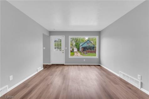 16605 Glenpark Avenue Cleveland OH 44128