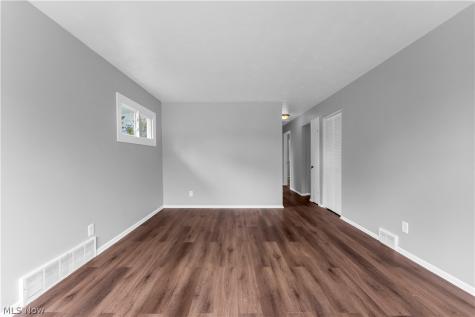 16605 Glenpark Avenue Cleveland OH 44128