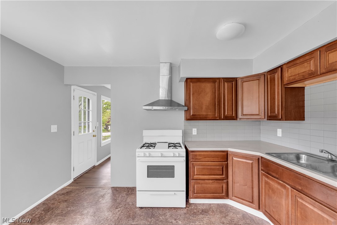 16605 Glenpark Avenue Cleveland OH 44128