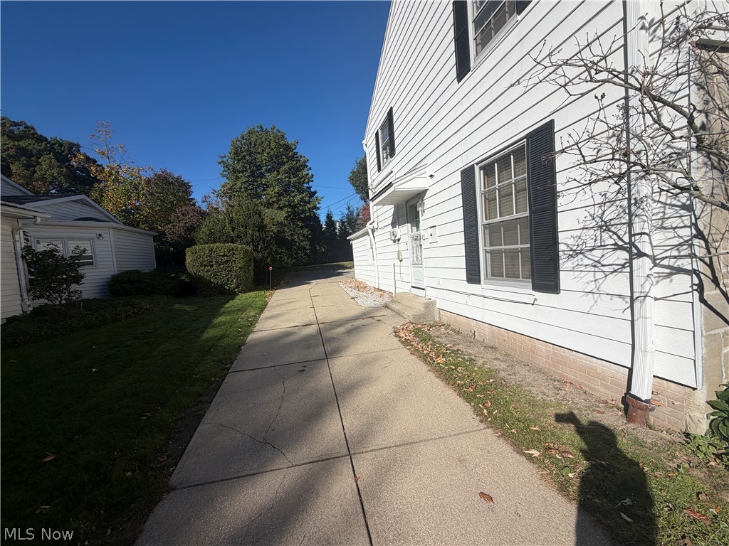 2712 Green Road Shaker Heights OH 44122