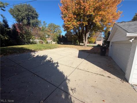 2712 Green Road Shaker Heights OH 44122