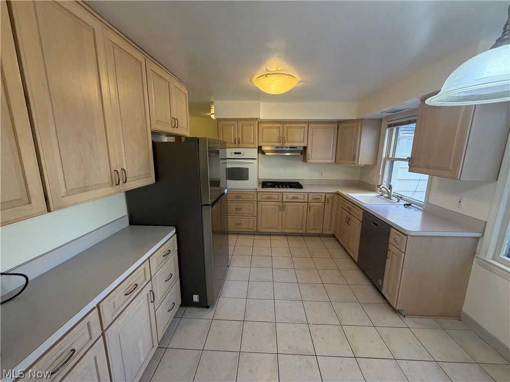 2712 Green Road Shaker Heights OH 44122