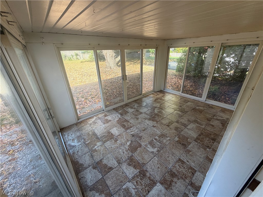 2712 Green Road Shaker Heights OH 44122