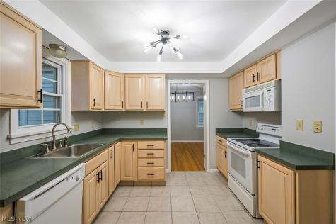 2243 S Belvoir Boulevard University Heights OH 44118