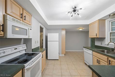 2243 S Belvoir Boulevard University Heights OH 44118