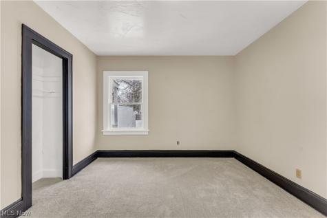 1063 E 171st Street Cleveland OH 44119