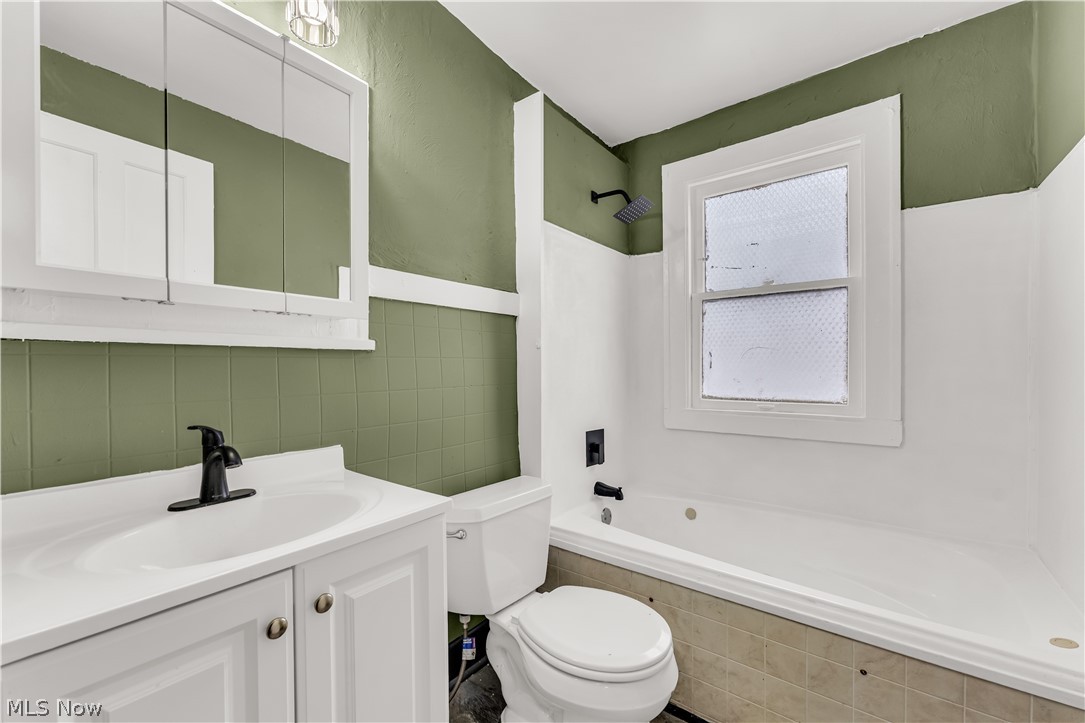 1063 E 171st Street Cleveland OH 44119