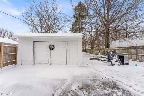 1063 E 171st Street Cleveland OH 44119