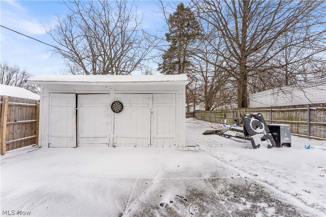 1063 E 171st Street Cleveland OH 44119