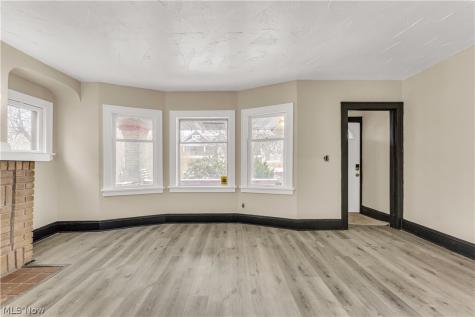 1063 E 171st Street Cleveland OH 44119