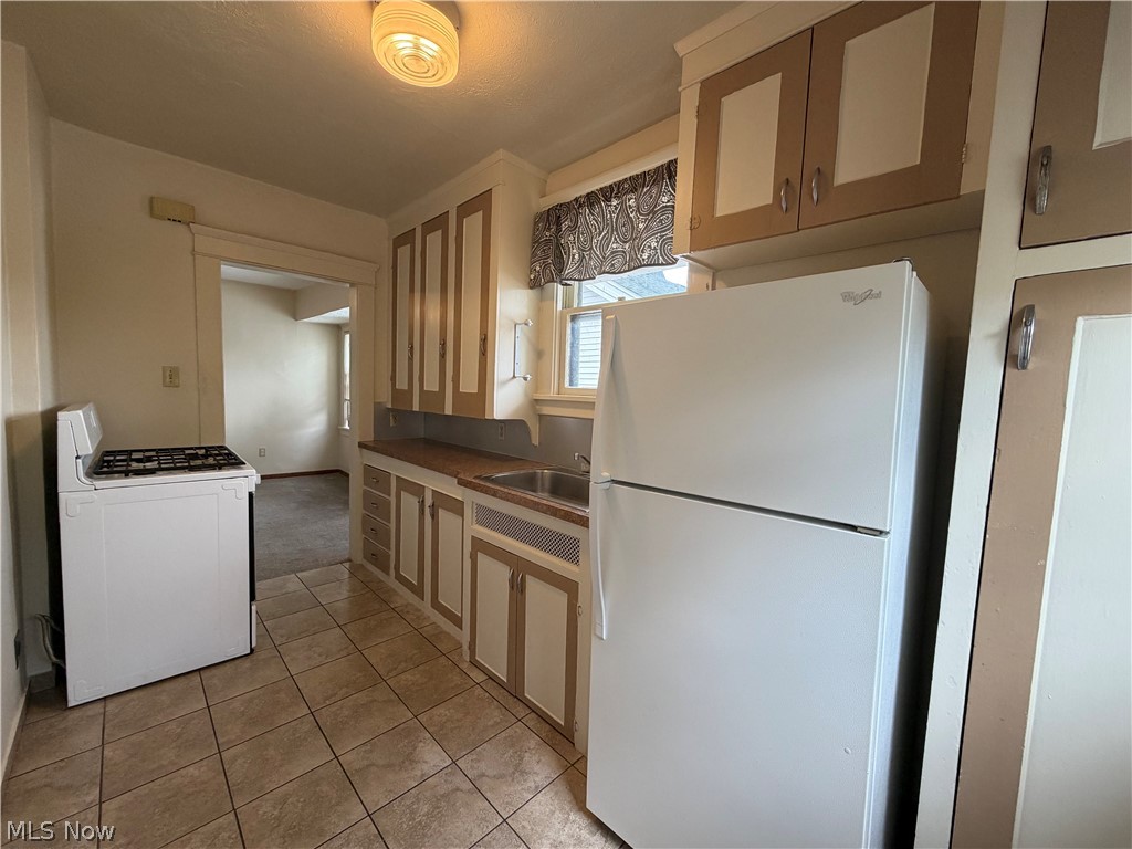 1605 Larchmont Avenue Lakewood OH 44107