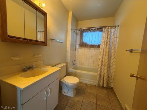 1605 Larchmont Avenue Lakewood OH 44107