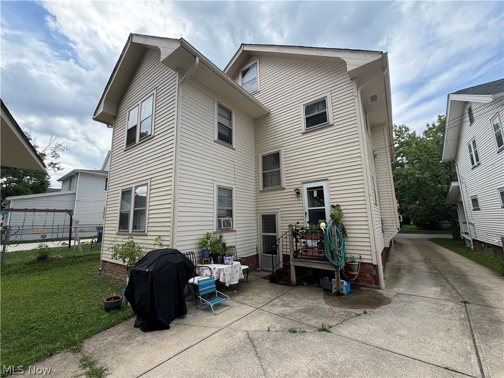 1605 Larchmont Avenue Lakewood OH 44107