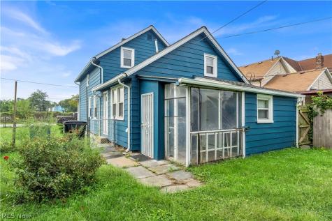 3024 Vega Avenue Cleveland OH 44113